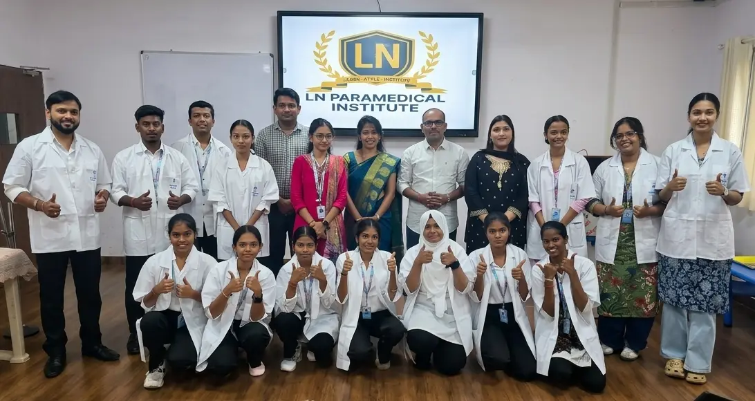 Faculty and students of L.N. Paramedical Institute, Borivali
