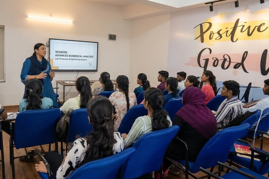 Pharmacy and biomedical sciences lecture in progress at L.N. Paramedical Institute, Borivali