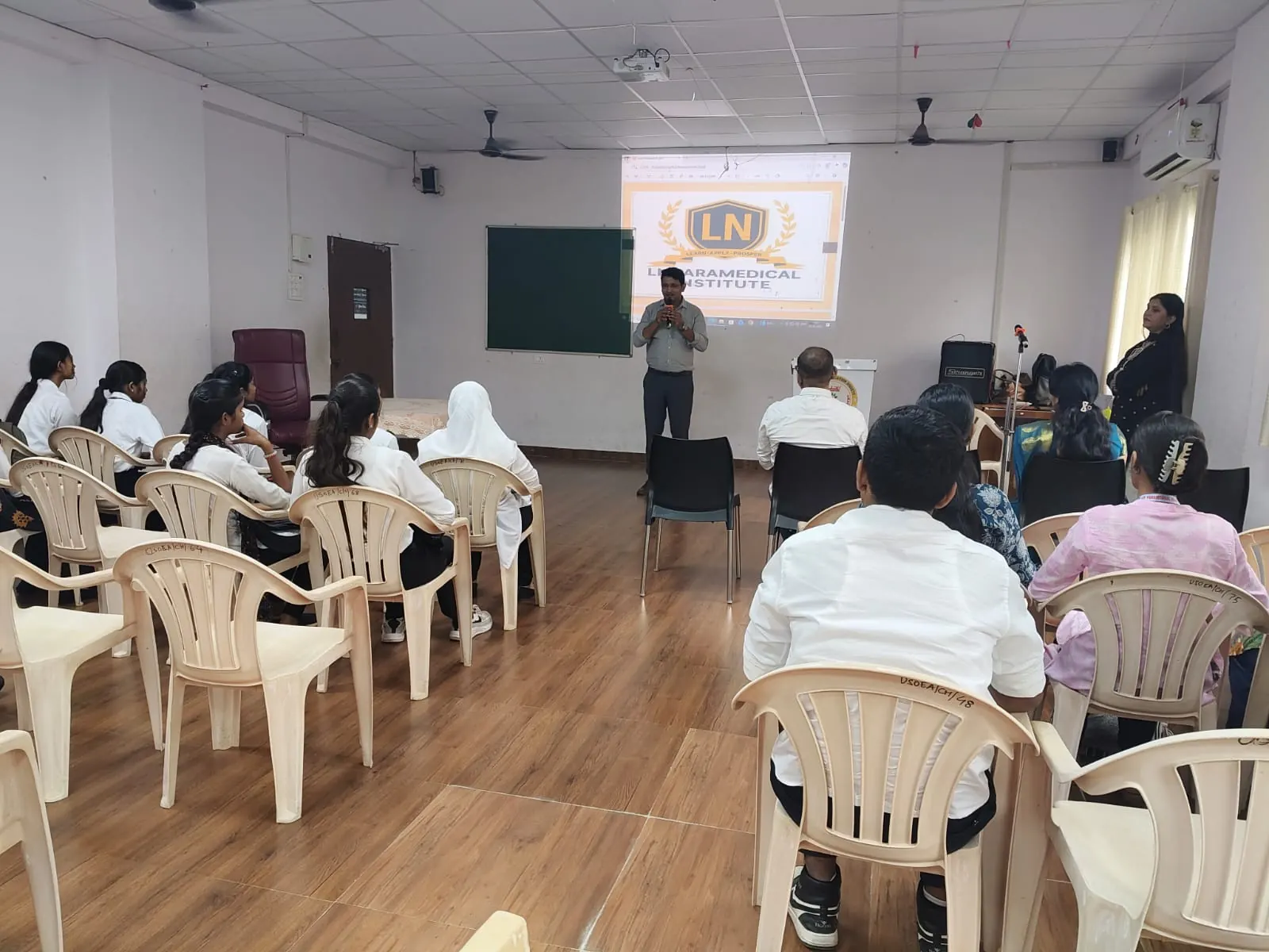 Seminar hall filled with students during an institute event